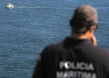 Buscas por crianças desaparecidas na praia do Pedrógão interrompidas