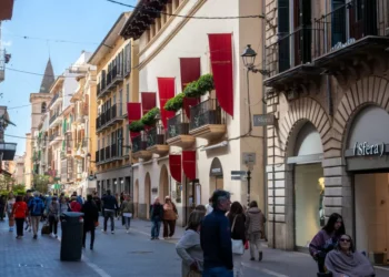 Cafés com tempo contado: a nova realidade nas cidades mais turísticas da Europa