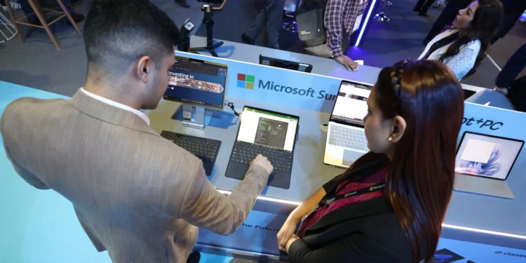 Microsoft corta 6.000 postos de trabalho em várias regiões