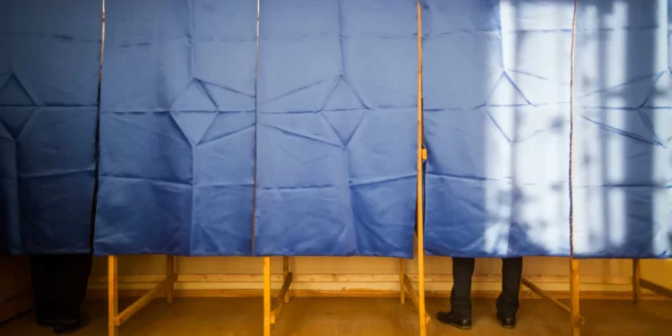 Imigração, habitação e saúde dividem partidos parlamentares em debate