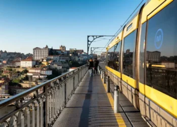 AM aprova moções para reformular 2.ª fase do metrobus do Porto