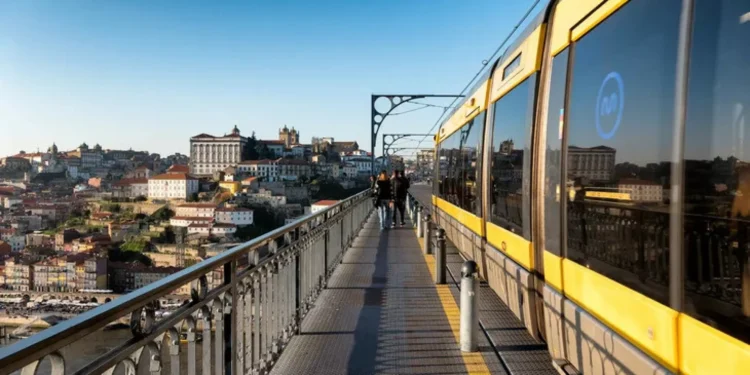 AM aprova moções para reformular 2.ª fase do metrobus do Porto