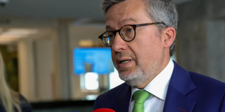 Foi “um erro” Lisboa aceitar transferência de competências na educação