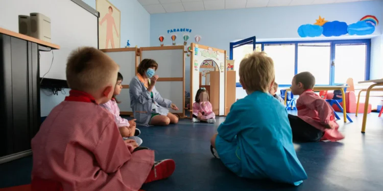 Menos de metade das crianças até aos três anos em creches em 2023