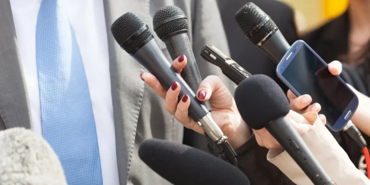 Nova e Centro Europeu lançam bolsas para jornalismo de investigação