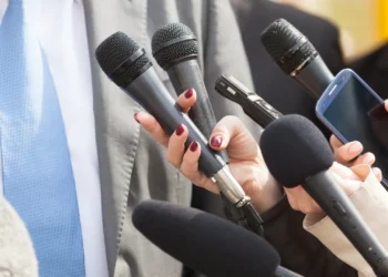 Nova e Centro Europeu lançam bolsas para jornalismo de investigação