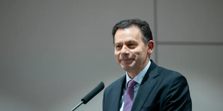 Montenegro recusa esclarecer atividades da Spinumviva e recorre para o TC