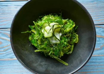 Metais tóxicos encontrados em algas. Estudo alerta para consumo