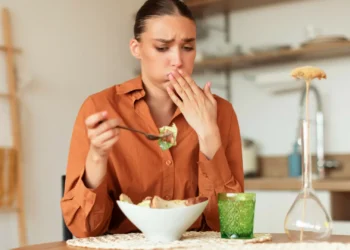 Salmonella: Eis os sintomas a não ignorar