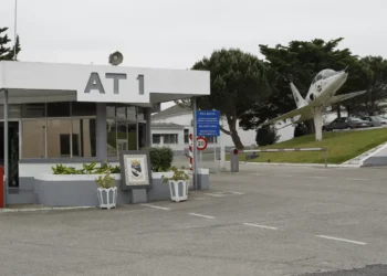 Avião com portugueses repatriados de Israel já aterrou em Lisboa