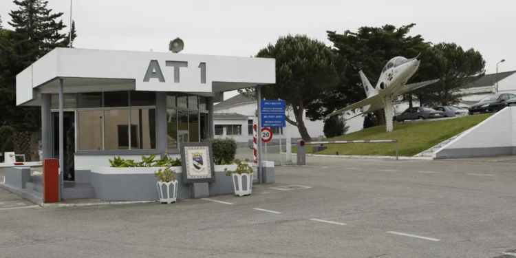 Avião com portugueses repatriados de Israel já aterrou em Lisboa