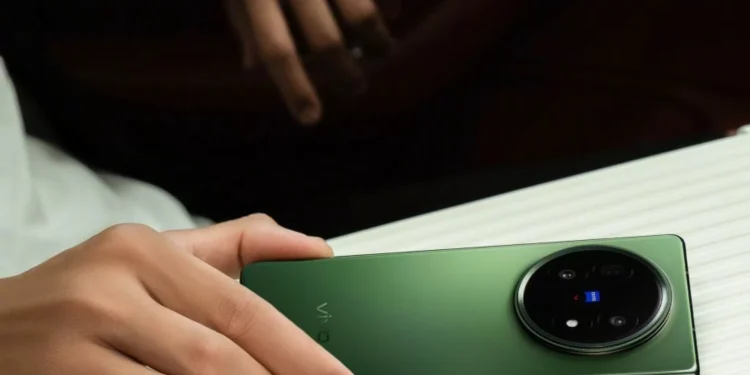 Empresa chinesa vai revelar novo dobrável ainda este mês