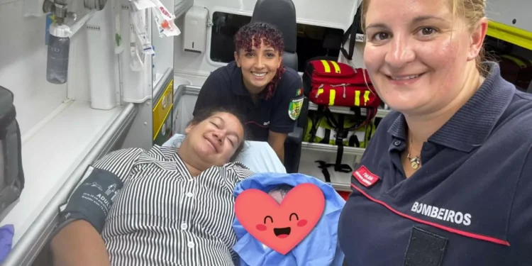 “Final feliz”. Bombeiros de Azambuja fazem parto à porta do quartel