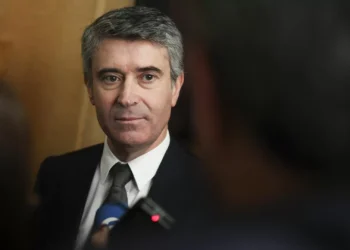 José Luis Carneiro promete nova Lei de Finanças Regionais para Madeira e Açores