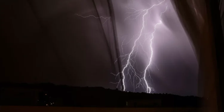 Trovoada e granizo deixam 5 distritos de Portugal continental a ‘amarelo’