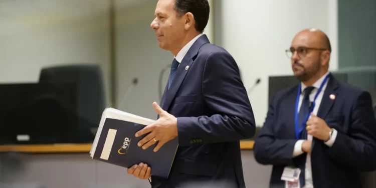 Haverá escrutínio na AR sobre morte de homem durante greve do INEM