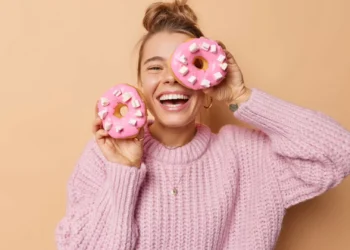 Doces e snacks é com eles! Eis os signos mais gulosos do zodíaco
