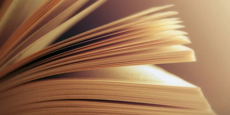 Livrarias portuguesas recebem Antologia de Poesia Ucraniana