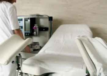 Mais de 2.500 mulheres residentes em Portugal abortaram em Espanha