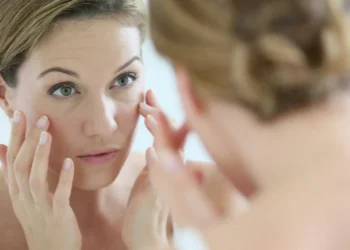 Os grandes erros que estão a envelhecer a sua pele rapidamente