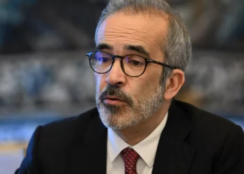 Rangel apela à contenção e a regresso às negociações após ataque do Irão