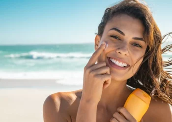 Exatamente quanto protetor solar devemos colocar no rosto?