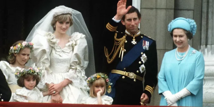 Leilão inédito de itens da Princesa Diana movimenta US$ 300 mil por vestido