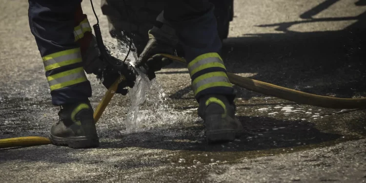 Incêndio em Castelo Branco “continua ativo”