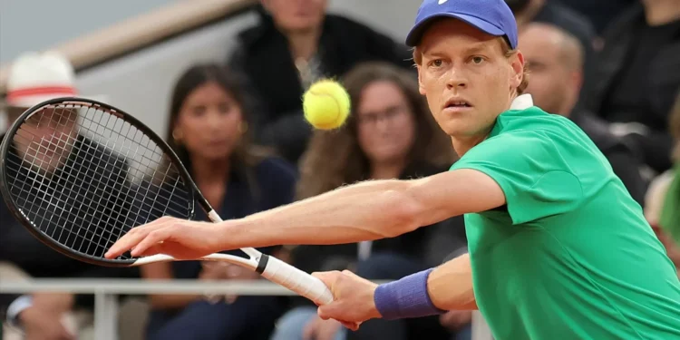 Sinner derrota Djokovic e está pela primeira vez na final de Roland Garros