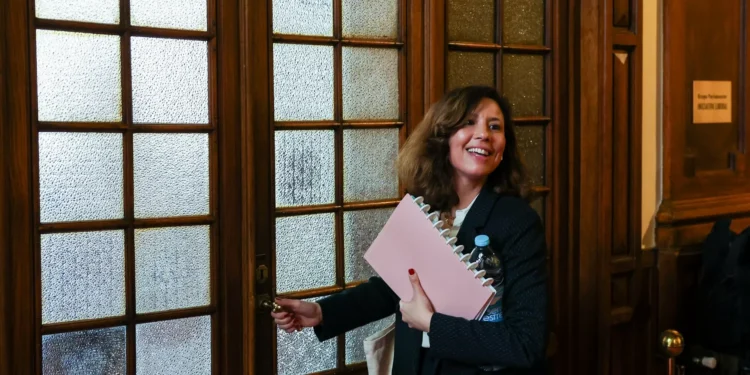 Mariana Leitão retira candidatura à Presidência da República