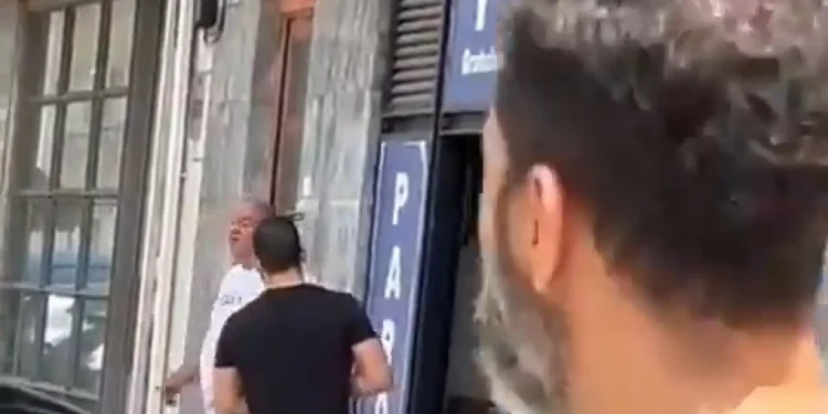 Ameaça com faca no trânsito. PSP e guarda prisional intercetaram-no