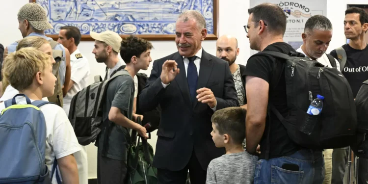 Voo de repatriamento transportou 69 pessoas de Israel para Portugal