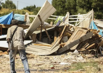 Famílias do Bairro do Talude voltaram a dormir ao relento e em tendas