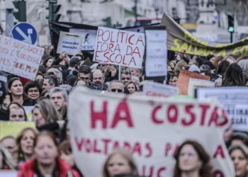 Professores consideram que majoração no apoio à deslocação é insuficiente