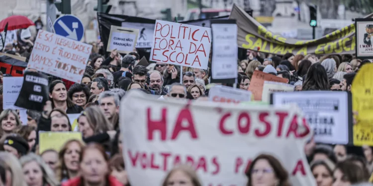 Professores consideram que majoração no apoio à deslocação é insuficiente