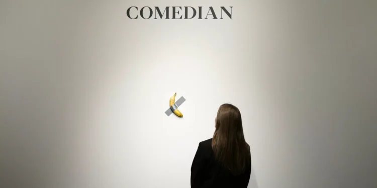 Visitante de museu em França comeu banana da obra ‘Comedian’ de Cattelan