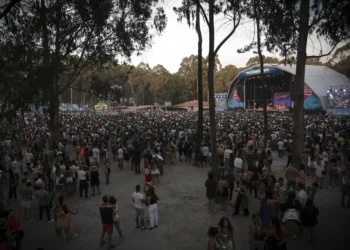 Festival Marés Vivas em Gaia tem cinco palcos, uma roda gigante e um slide