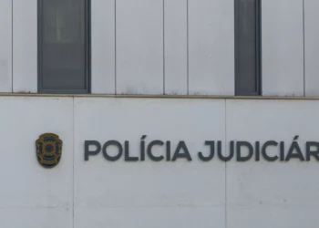 Detido após abusar de filha por 2 anos e agredir mulher durante “vários”