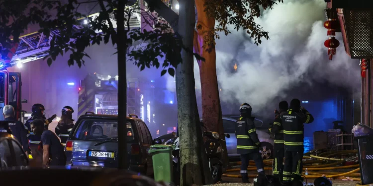 Incêndio em loja de Lisboa extinto e em fase de rescaldo