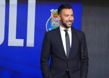 Farioli para os jogadores do FC Porto: “A nossa história tem de começar na dor da última época”