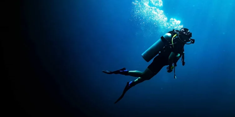 Mergulhadora francesa resgatada após alegado acidente nos Açores