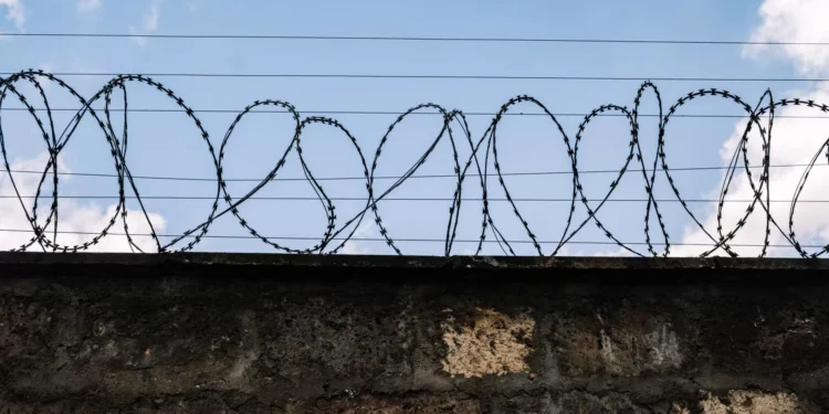 Dois reclusos que fugiram de Alcoentre são portugueses. Têm 37 e 44 anos