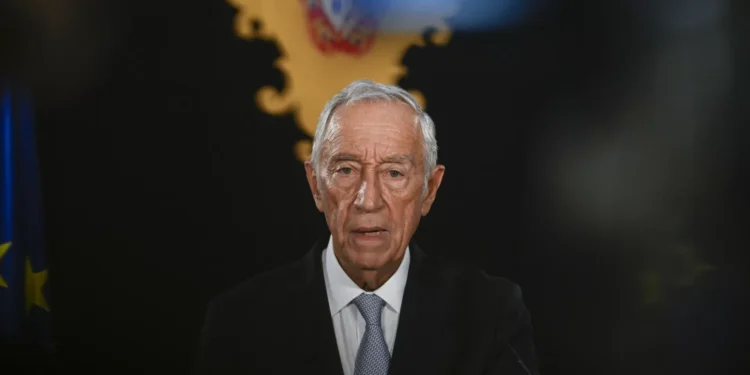 Presidente da República condecora UCCLA com a Ordem de Camões