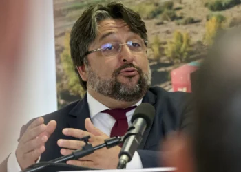 Talude Militar é “caso particular” e pessoas estão lá “porque querem”