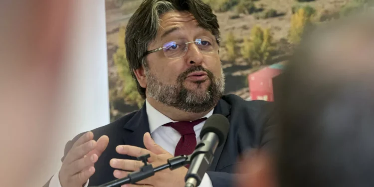 Talude Militar é “caso particular” e pessoas estão lá “porque querem”