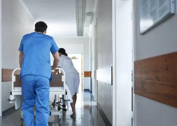 Governo vai negociar organização do tempo de trabalho dos enfermeiros