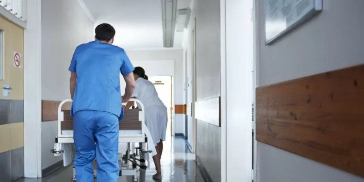 Governo vai negociar organização do tempo de trabalho dos enfermeiros