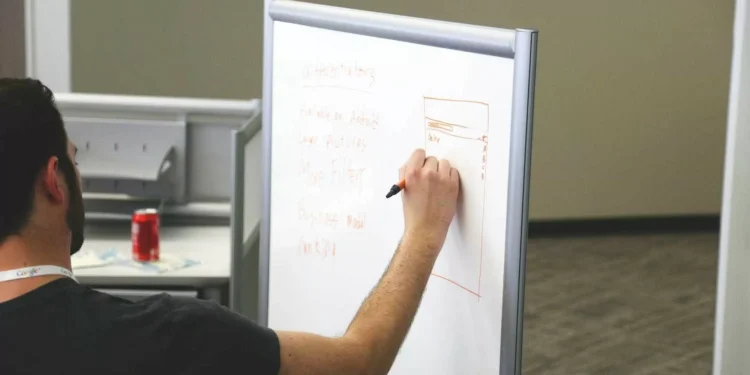 Governo discute vinculação extraordinária de professores com sindicatos