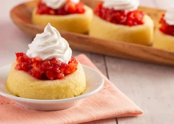 Sobremesa de verão? Experimente este ‘shortcake’ de morango e chantilly
