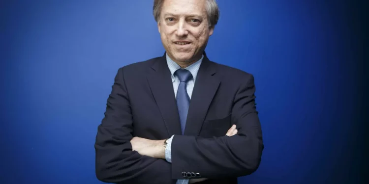 Diretor clínico do Santa Maria diz nada saber sobre a sua substituição